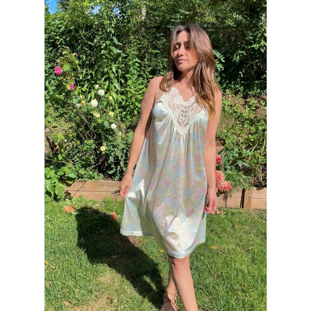 Vintage 1970s Vassarette Pastel Lace Slip Dress Nightgown (mini)